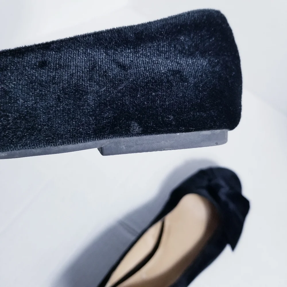 FIONI BLACK VELVET FLATS SIZE 7 WIDE